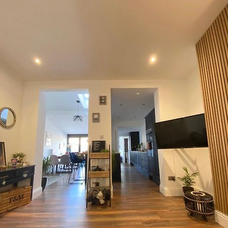 Luxury Spacious Renovated Townhouse Грантем Экстерьер фото