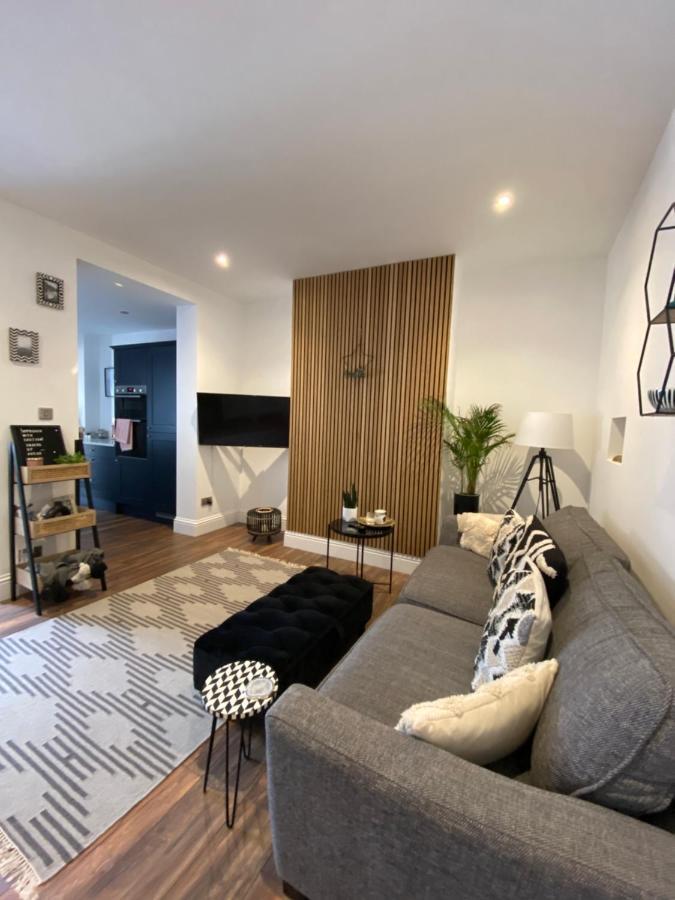 Luxury Spacious Renovated Townhouse Грантем Экстерьер фото